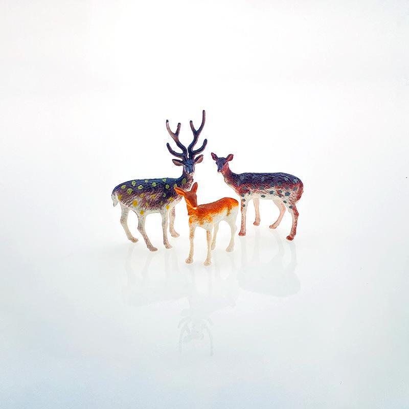 Small 3-5cm Sika Deer Family Model Toy Set – Realistic 1-2 Inch Male & Female Deer Figures