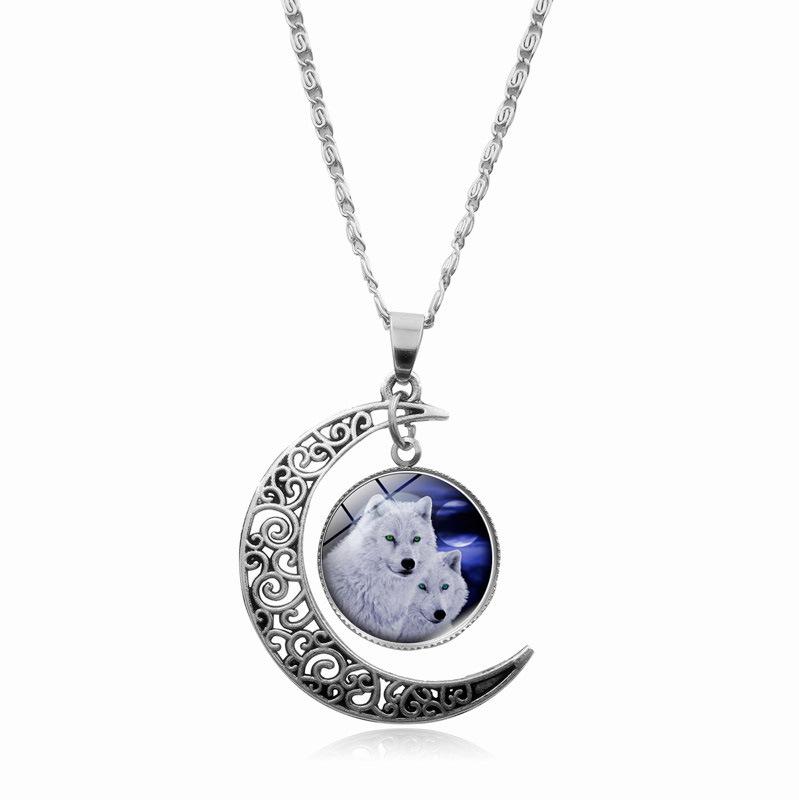 Howling Wolf Moon Time Gemstone Pendant Necklace Women's Versatile Collarbone Chain Accessory