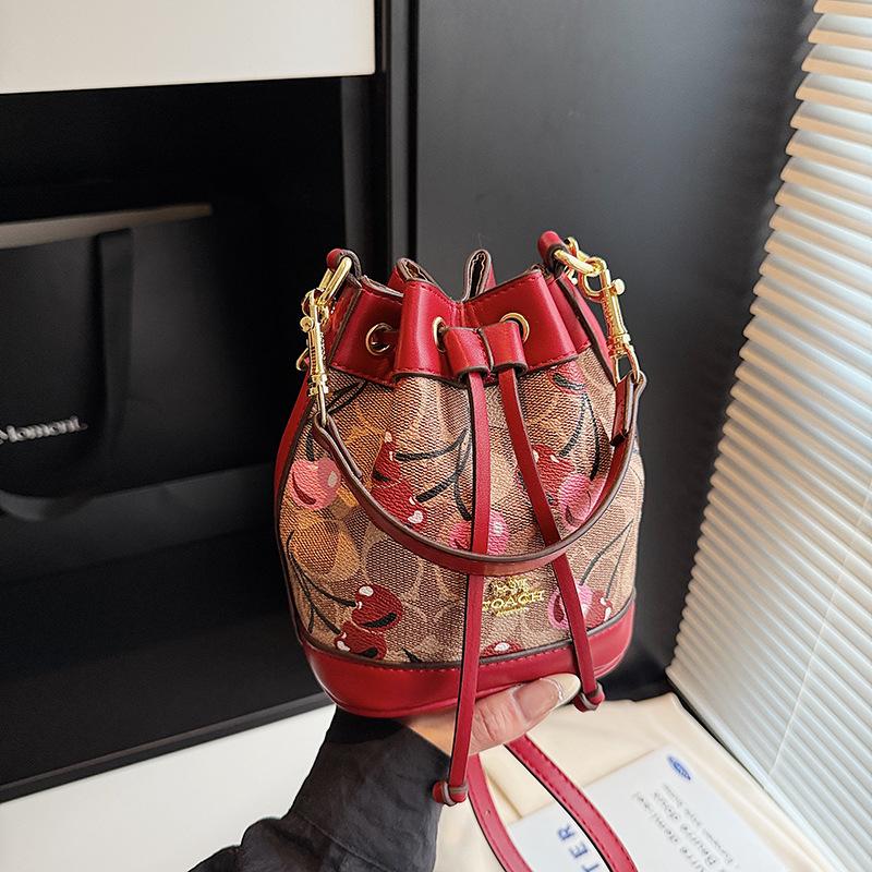 Damentaschen, Sommer 2025 Neue Koreanische Mode Nische Schultertasche, Persönlichkeitsdruck, Kirsch Umhänge-Eimertasche