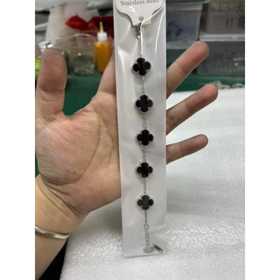 Pulseira de Aço Titânio com Trevo de Quatro Folhas Colorfast de 15mm Cinco Flores para Mulheres - Bracelete Fashion de Alta Qualidade