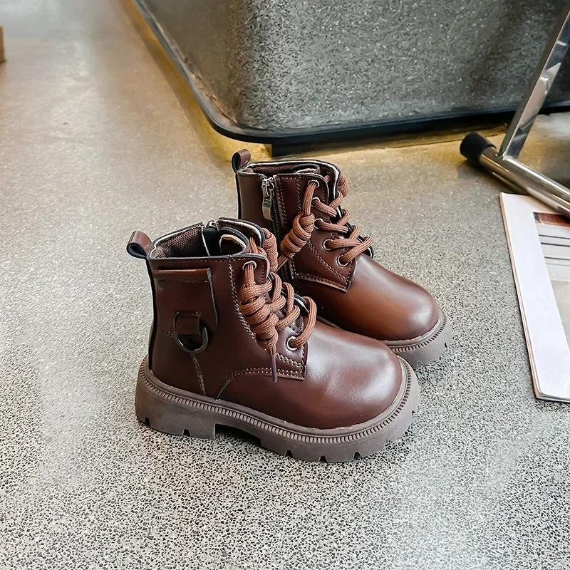 

Ботильоны для мальчиков и девочек, красивые повседневные детские короткие ботинки с боковой молнией, 2024 г., новые детские кожаные ботинки с металлической отделкой 21 темно-коричневого