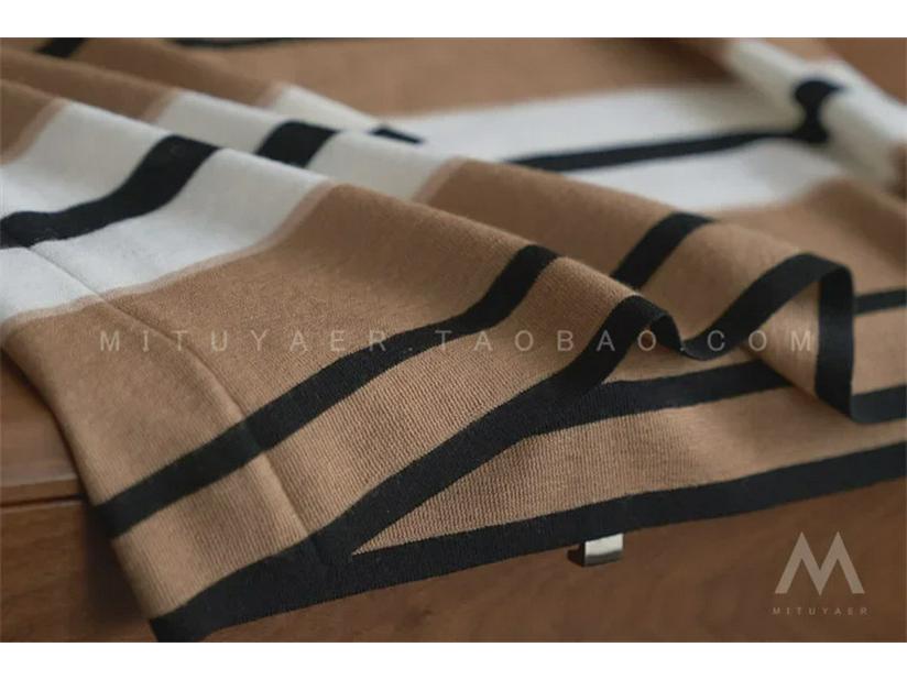 Women's 2025 Summer Striped Horse & Carriage Knit T-Shirt - Light Luxury, Slim Fit, Short-Sleeve, Round Neck