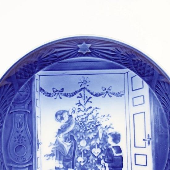 2000 Royal Copenhagen Year Plate the "Decorate Tree" [Item]