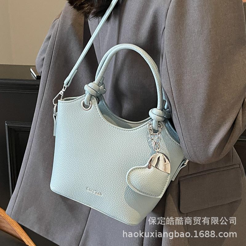 Summer Popular Small Bag Women's 2025 New Fashion Versatile Shoulder Messenger Bag Super Fire Portable Bucket Bag