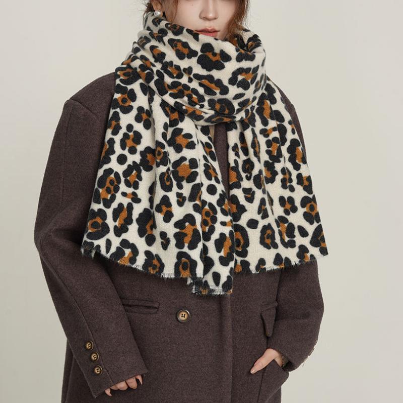 Eșarfă de lux de iarnă pentru femei Design clasic cu imprimeu de leopard Imitație lungă de șal de cașmir pentru femei Foulard gros Toba de încălzire