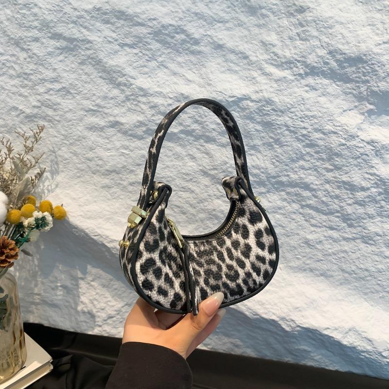 Exquisite mini leopard print women's bag fashionable new niche dumpling bag texture trendy crossbody portable crescent bag light tide