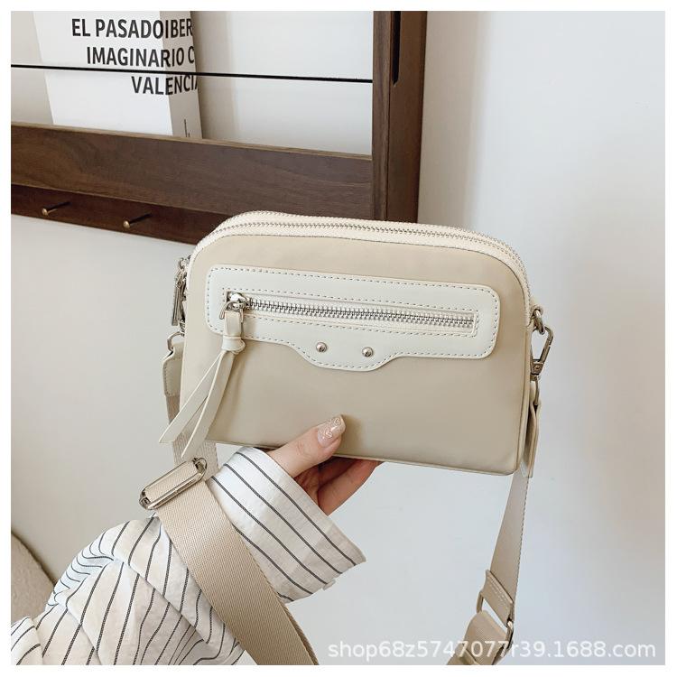 

Niche Design Casual Canvas Bag Women s Bag 2025 New Fashion Simple Small Square Bag Mobile Phone Bag Shoulder Crossbody Bag бежевый