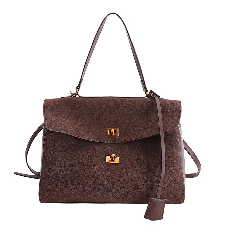 

2025 Женская Высококлассная Ретро Матовая Платиновая Сумка: Трендовая, вместительная нишевая сумка-багет для поездок на работу Small кофейный