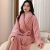Bata Larga Gruesa de Forro Polar Coral para Mujer Invierno Ropa de Casa Color Puro Aislamiento Térmico Bata de Mañana Diseño Simple Ropa de Dormir de Invierno
