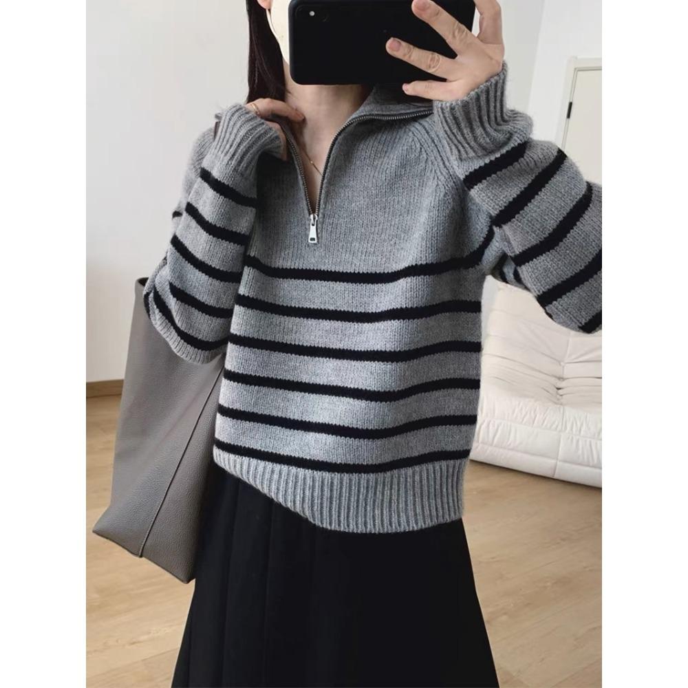A Semi-zipped Stand-up Collar Sweater for Women, with Loose Stripes, Paired with A Long-sleeved Pullover Knitted Top for Autumn and Winter