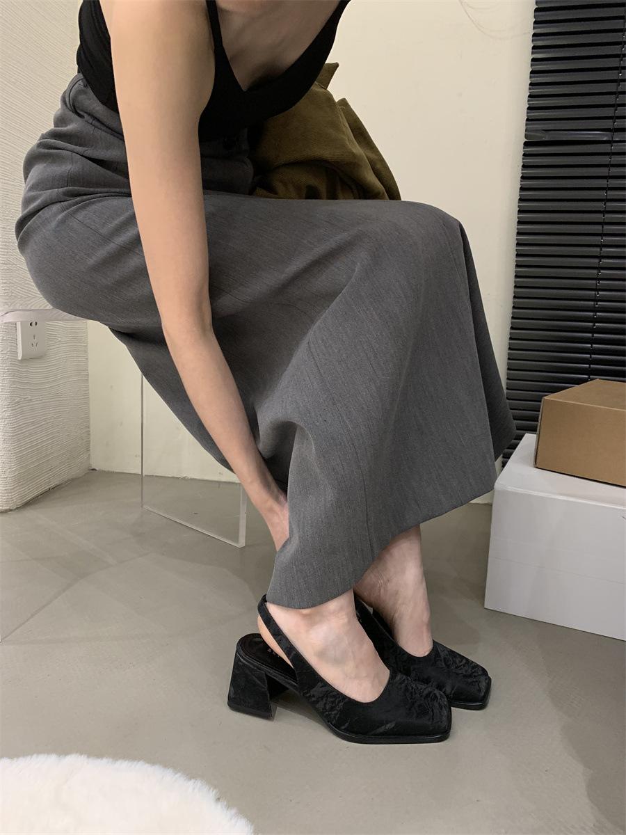 

Туфли-лодочки с квадратной головкой и неглубоким толстым каблуком, женские босоножки на среднем каблуке для ранней весны, вечерний бриз, темперамент, тонкий высокий каблук 39 чёрный