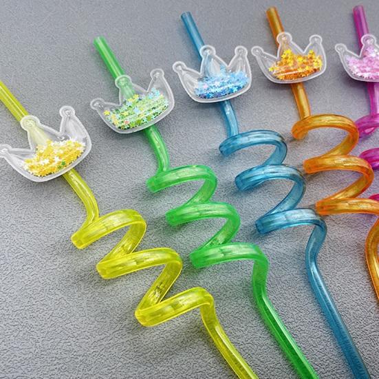 Yousheng 6stk tegneseriedyr paljettsugerør Katt kjærlighetskrone Kanin Fruktformede dekorasjoner Plastspiralsugerør for barn Festutstyr Dekorasjoner