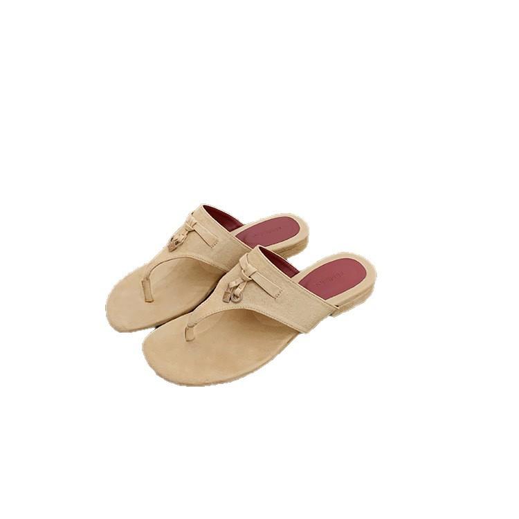 In the Summer of 22, the New Flat-bottomed Toe Round Head Slippers Are Worn Outside, and the Beach Shoes Are Beautiful Sandals.