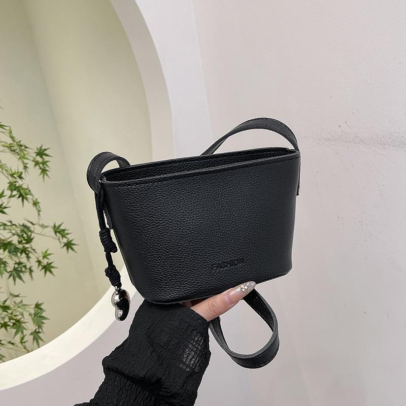 Fashion 2025 New Fashion Versatile Shoulder Messenger Bag High Sense Boat Bag Ingot Bag Mini Small Bag Women