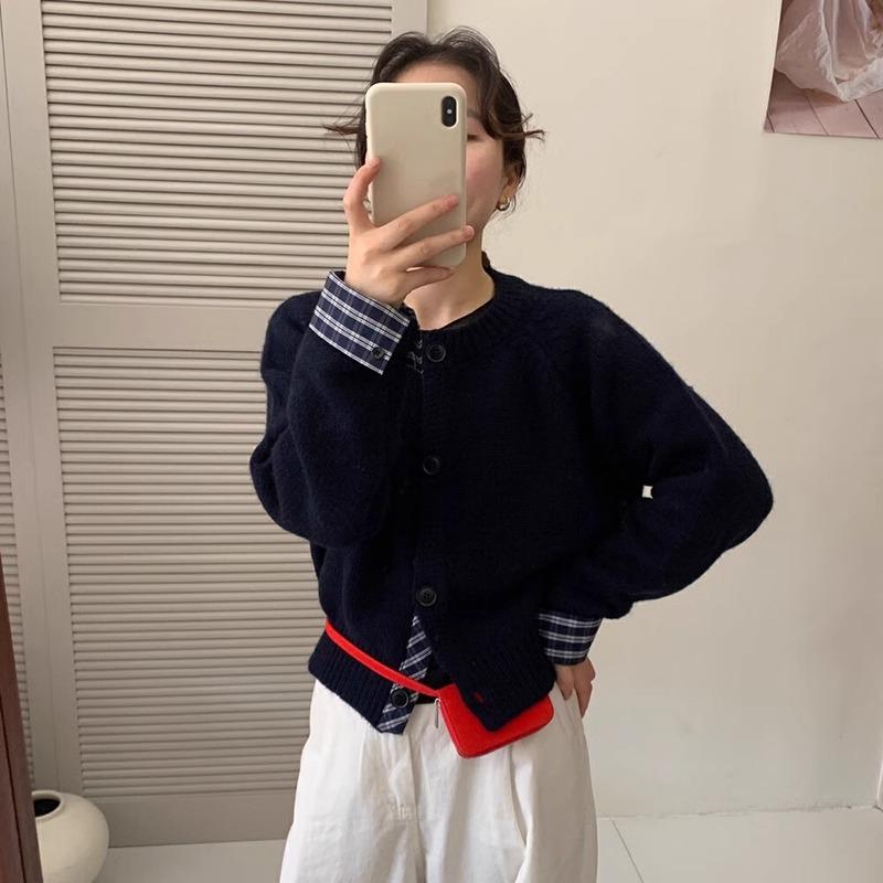 

Рубашка с манжетами, придающая молодость, с ложным двухслойным свитером-жакетом, женский осенне-зимний вязаный кардиган свободного кроя с круглым вырезом average size темно-синий