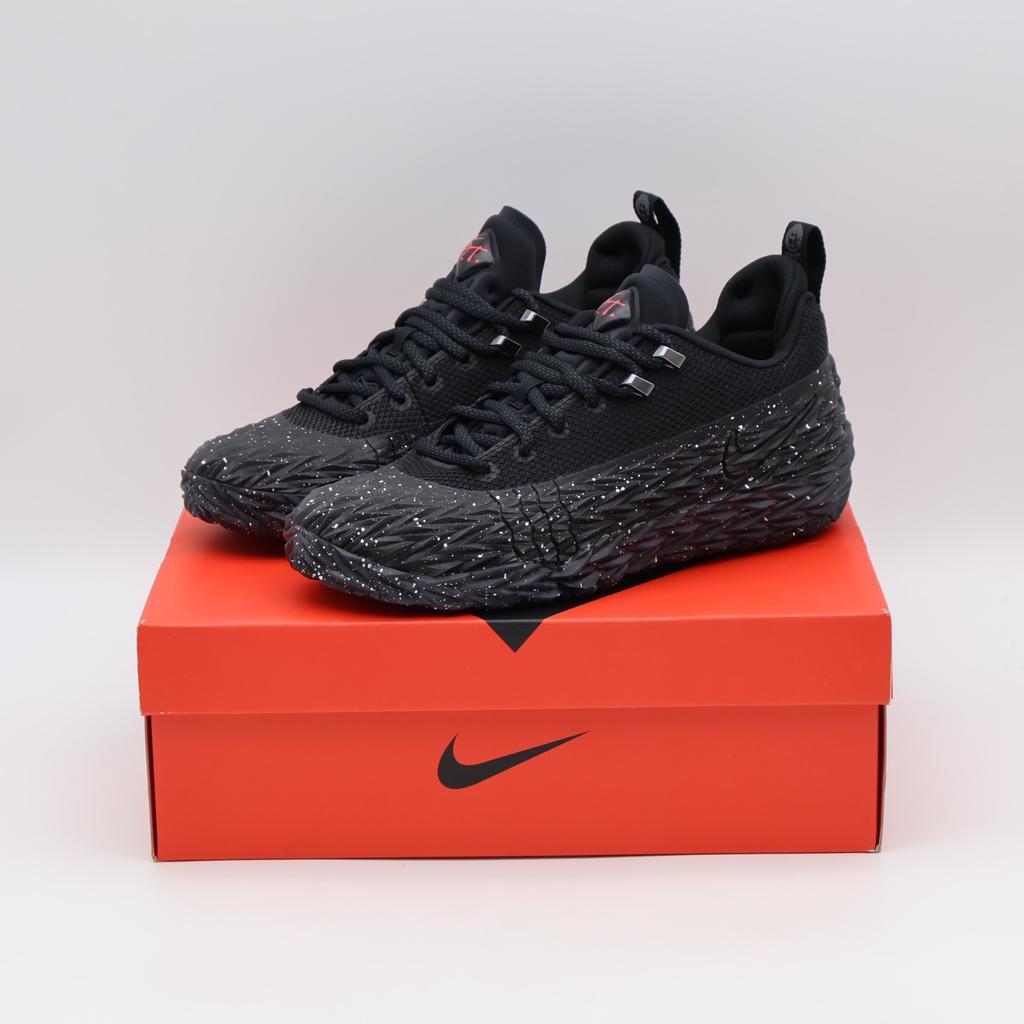 IO8062-003 Nike ST Charge "Grit" (Menns)