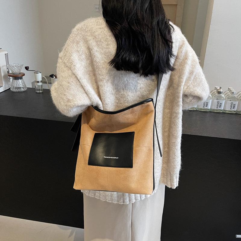 

Korean suede tote bag 24 years old new dark brown atmosphere bag simple solid color large capacity women s bag 23*11*31 хакі