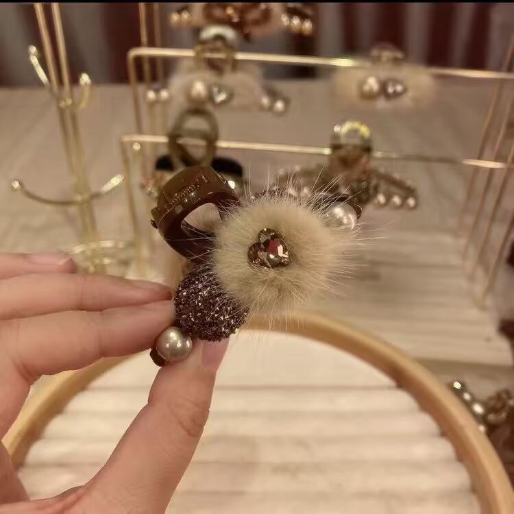 Autumn/Winter 2025 Plush Mink Fur Love Heart Rhinestone Shark Claw Clip for Women