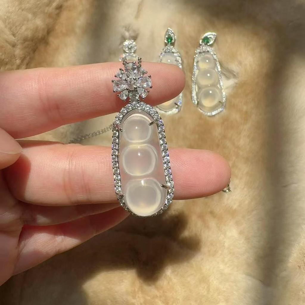 Chinese Style White Chalcedony Lucky Bean Pendant Necklace with Silver Plated Diamond Clavicle Chain
