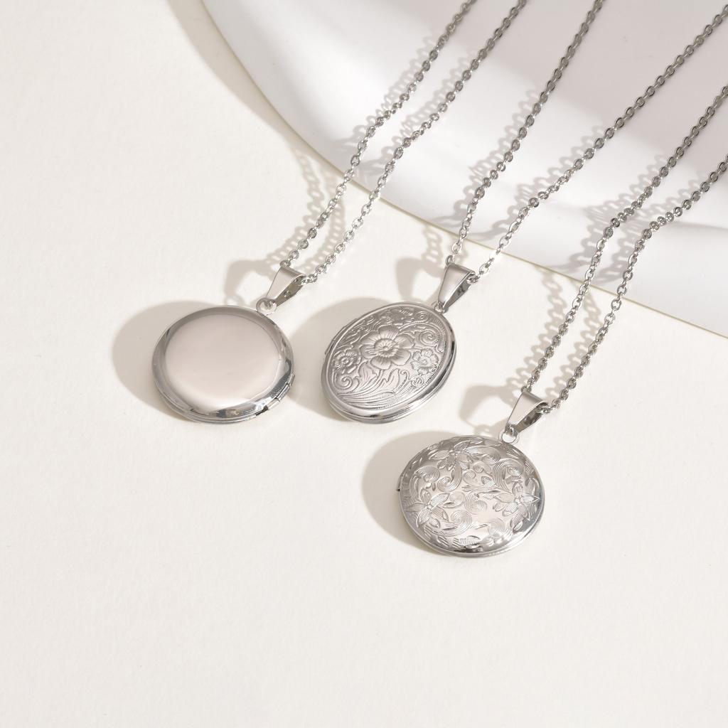 Silver Color Love Heart Photo Frame Pendant Necklace for Women Delicate Floral Oval Heart Locket Pendant  Family Love Collar