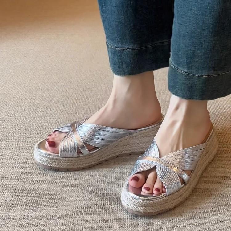 5Cm~ Fashion Splicing Hollow Straw Woven Wedge Sandals Simple and Versatile Casual Wear Open-toed Thick-soled Cool Slippers
