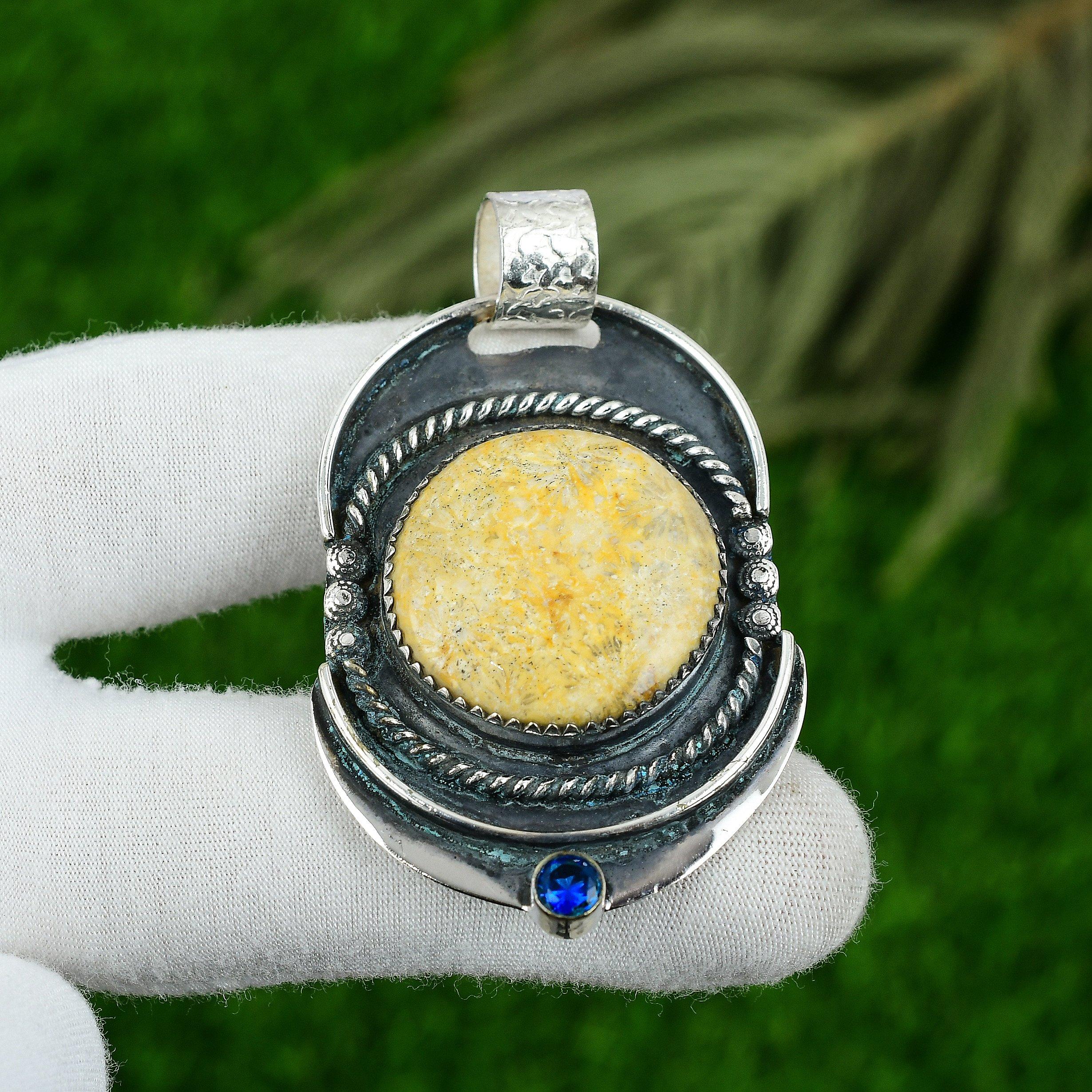 

Стерлинговое серебро Натуральный ископаемый коралл Топаз Безель День рождения Новый кулон Ювелирные изделия