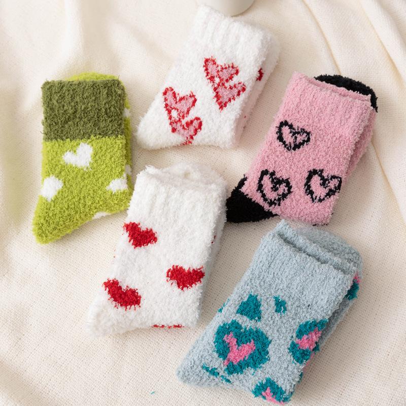 5/10 Pairs Comfortable Casual Autumn Winter Coral Fleece Socks for Women Warm Heart Shaped Floor Socks Cute Thickened Mid Calf Socks for Girls
