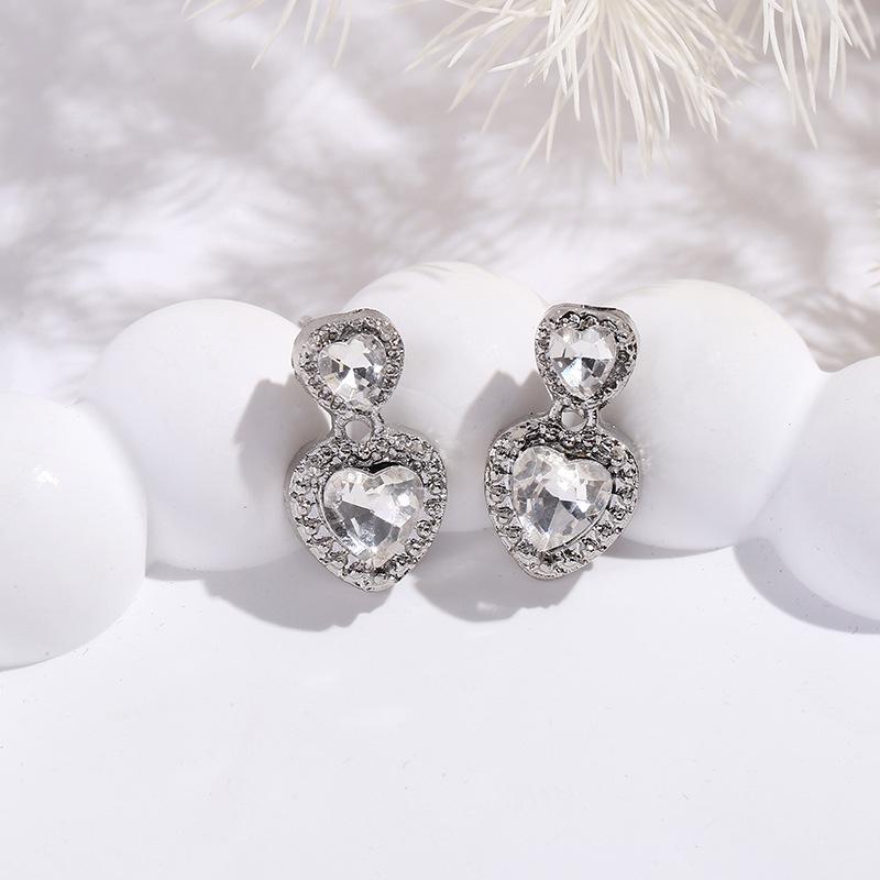 High-End Zirconia Heart Stud Earrings: Elegant, Versatile, and Trendy Women's Accessories