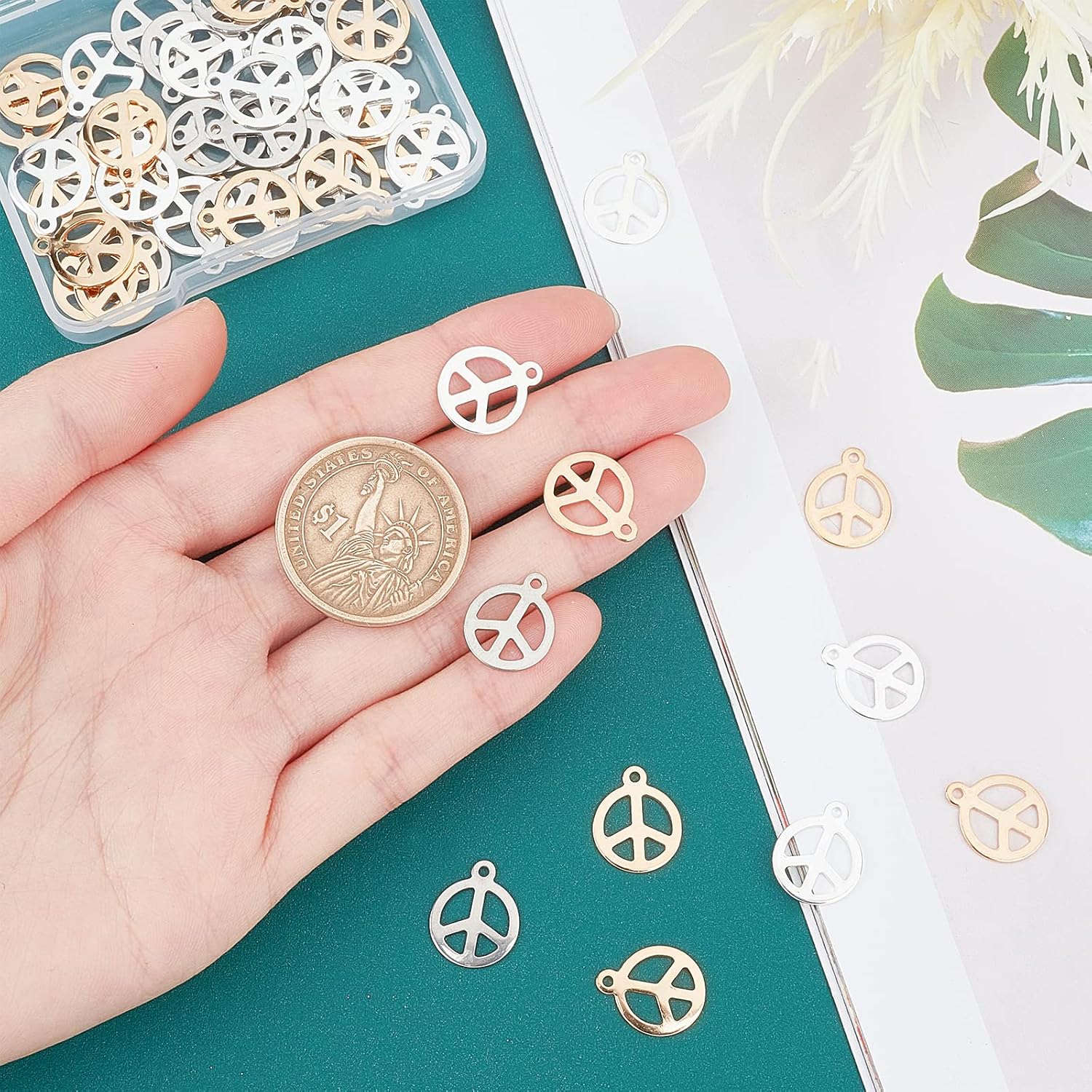 UNICRAFTALE 60Pcs 3 Colors Peace Sign Charms Stainless Steel Peace Symbol Pendants 1.4mm Hole Dangle Charms Earring Charms Bracelets Necklace