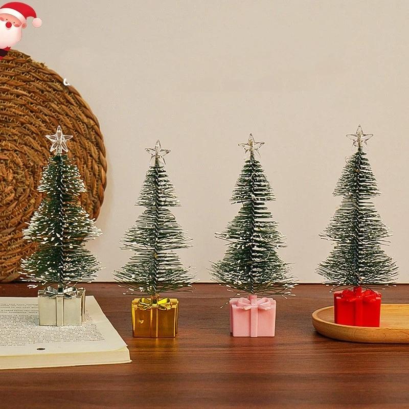 LED Işıklı Mini Noel Ağaçları Masaüstü Dekor El Sanatları DIY Noel Hediyesi Yeşil Fırçalı Ağaçlar Plastik Kış Kar Süsleri