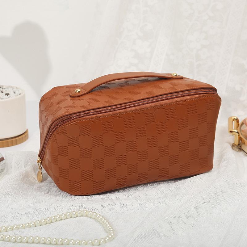 Magnetic standing makeup bag, portable for outdoor use, large capacity partitioned storage, makeup storage bag, toiletry bag
