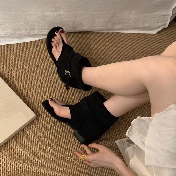 Soft leather version of French herringbone toe sandals women's 2025 summer new flat-bottomed cool boots loose sleeve warehouse tube short boots