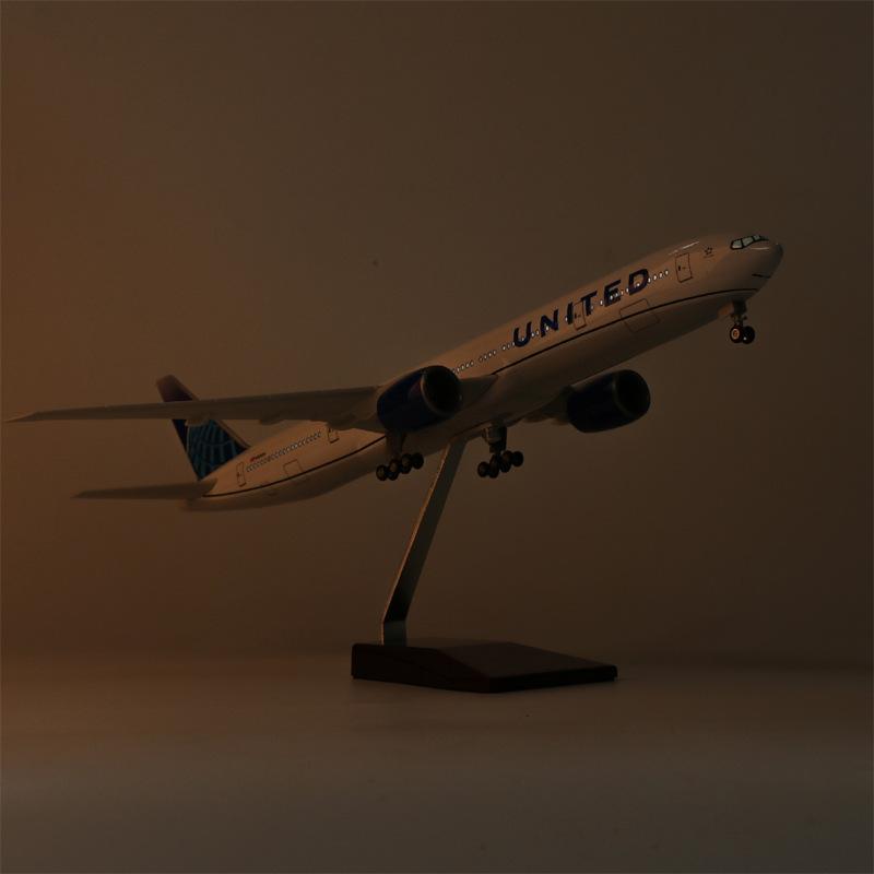 1/157 Scale Model Planes 777 B777 UNITED Airlines Aircraft W Light and Wheel Landing Gear Resin Collected Gift By Aviation