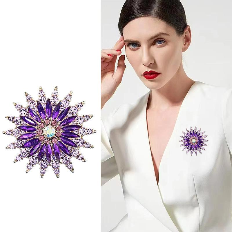 Creative  Flower Brooch Versatile Scarf Buckle Anti-Exposure Buckle  Corsage Brooch Women'S Accessories