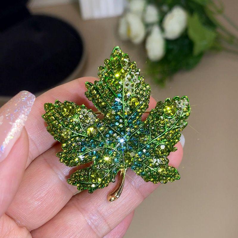 Fancy Design Fashion Fashion Maple Brooch Female Super Flash Rhinestone Leaf Pin Suit Coat Corsage Accessories