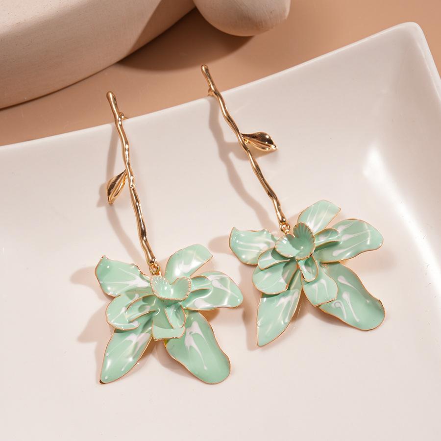 Sweet Gradient Pink Oil Drip Flowers Dangle Earrings for Women Exaggerated Irregular Metal Large Flower Earrings Jewelry Gifts