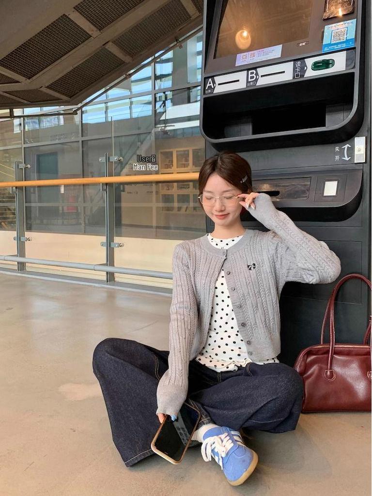 Dam Vit Prickig Långärmad Volangskjorta - Slim Fit Sommar 2025 Kollektion