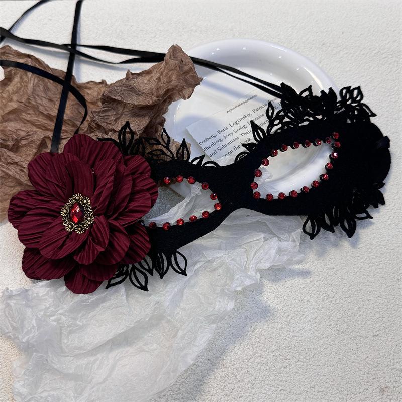 

Черная кружевная маска на пол лица с цветочным узором - Готический маскарадный аксессуар на Хэллоуин w1