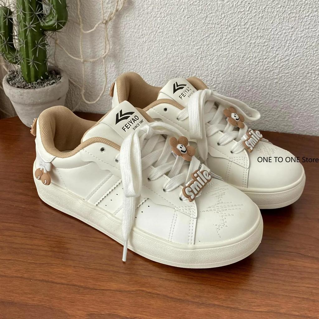 Fashion 2025 Summer New Cartoon HelloKitty Versatile White Shoes Women Low Top Casual Round Head Board Shoes for Girls' Daily Flat Shoes