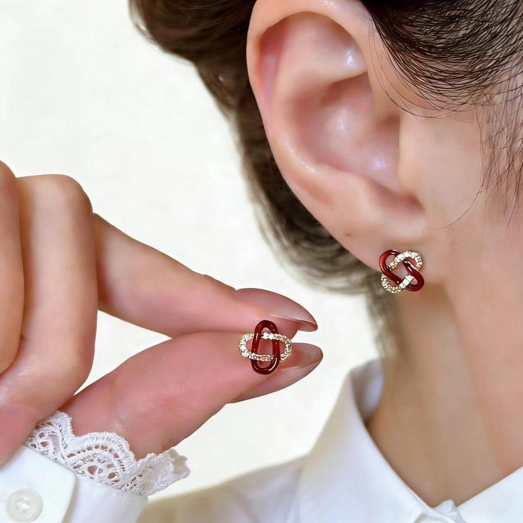 Red Rhinestone Knot Stud Earrings – Stylish, Luxurious Women's Fashion Accessory