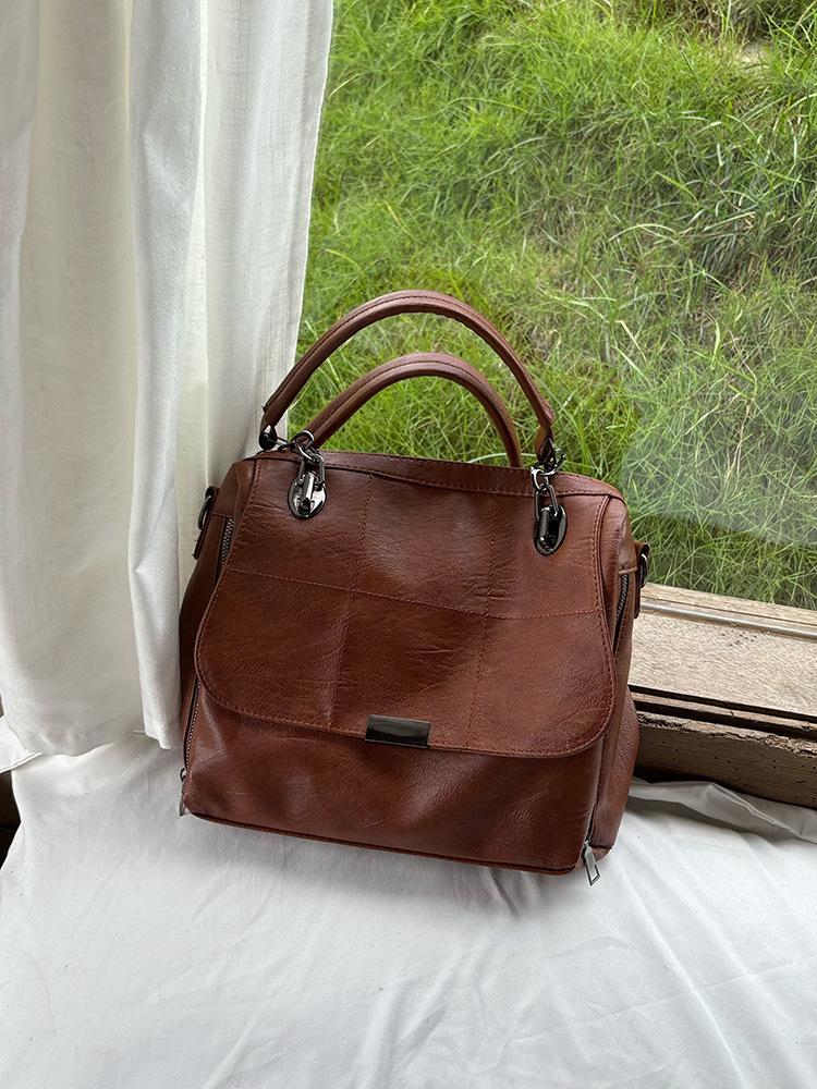 

2025 new niche underarm bag black commuter versatile shoulder messenger bag chain bag high-end small square bag коричневый