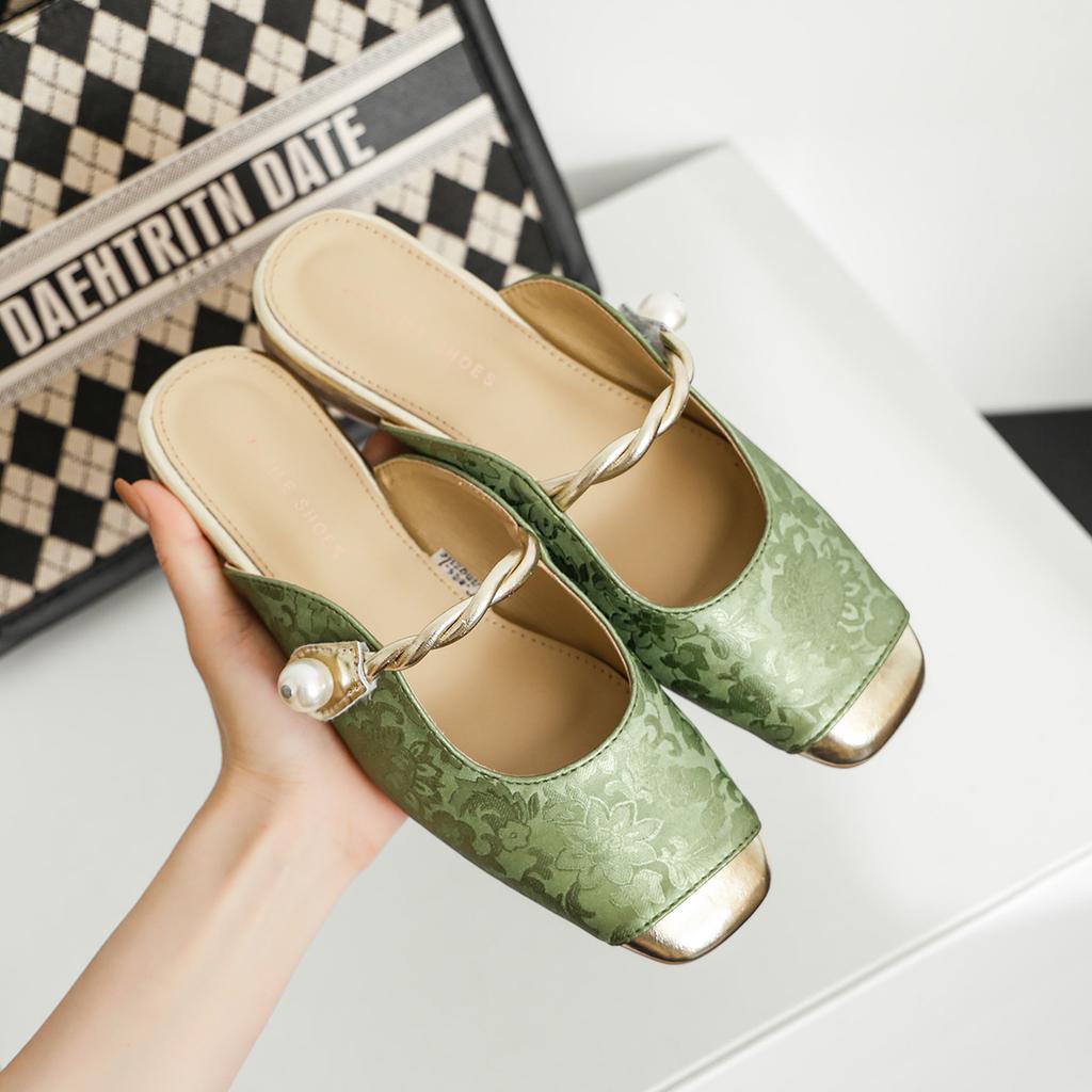 Chinese style handmade light luxury embossed silk cowhide middle heel shoes women's color matching square head word with thick heel single shoes