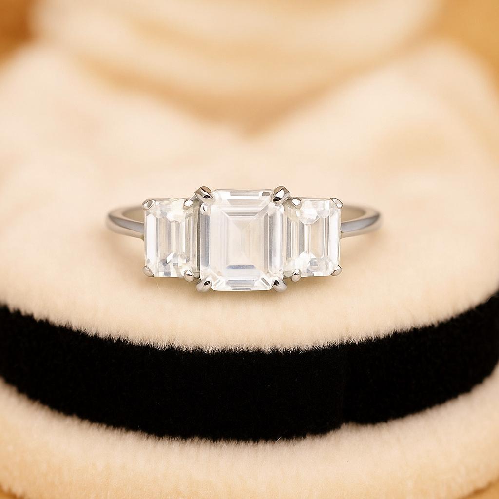 

Кольцо с тремя камнями Изумрудная огранка с имитацией бриллиантов – Позолоченное белым золотом, ручной работы, помолвочное кольцо, украшение-обещание и на годовщину 10 US розовый