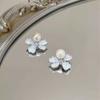 Elegante Eisblau-Kristall-Blumenstecker mit Süßwasserperle für Damen