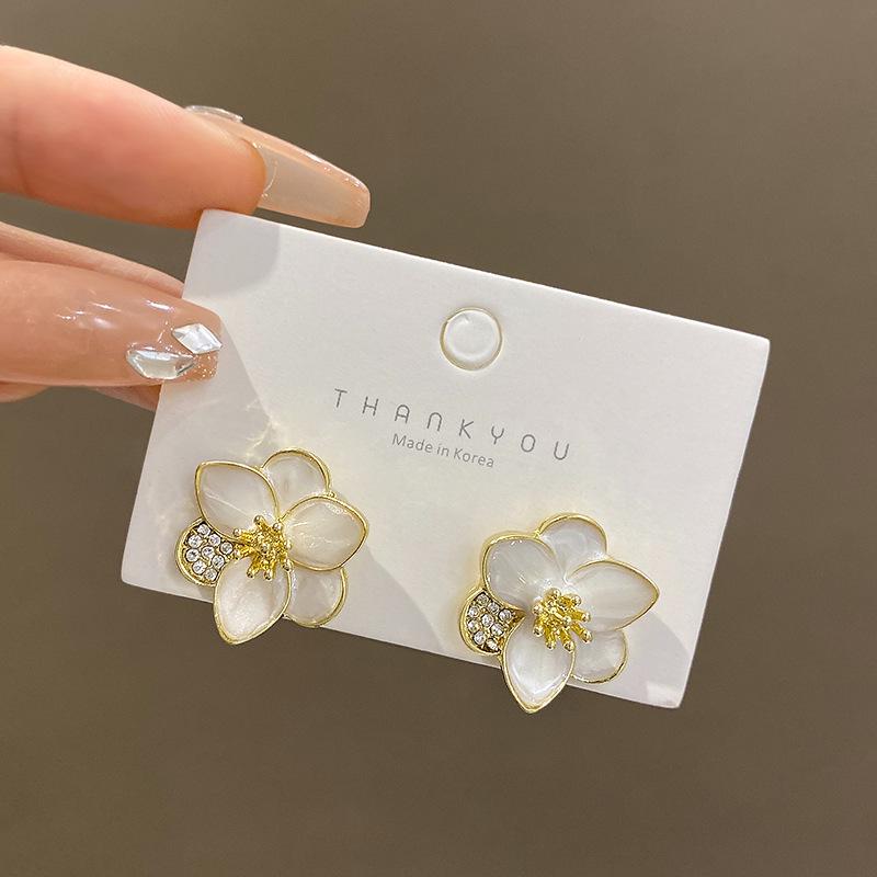 2024 High-End Floral Earrings: S925 Silver Socialite Studs with Niche Design