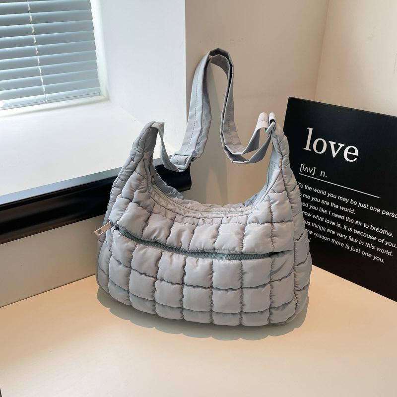 New large-capacity fashion underarm bag, simple shoulder messenger bag, plaid cloud women's bag, tote bag.