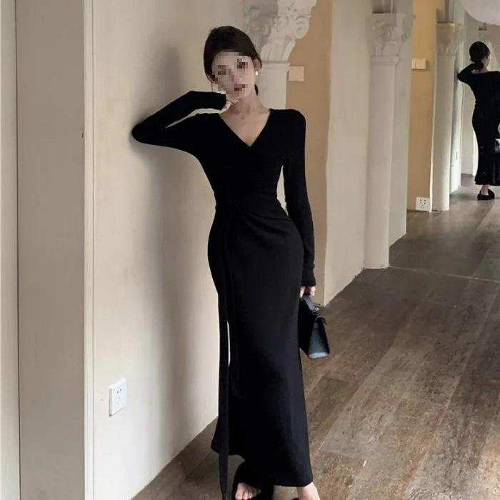 

2026 V-Neck Long Sleeve Knit Skirt with Waist Tie and Hip-Hugging Design M