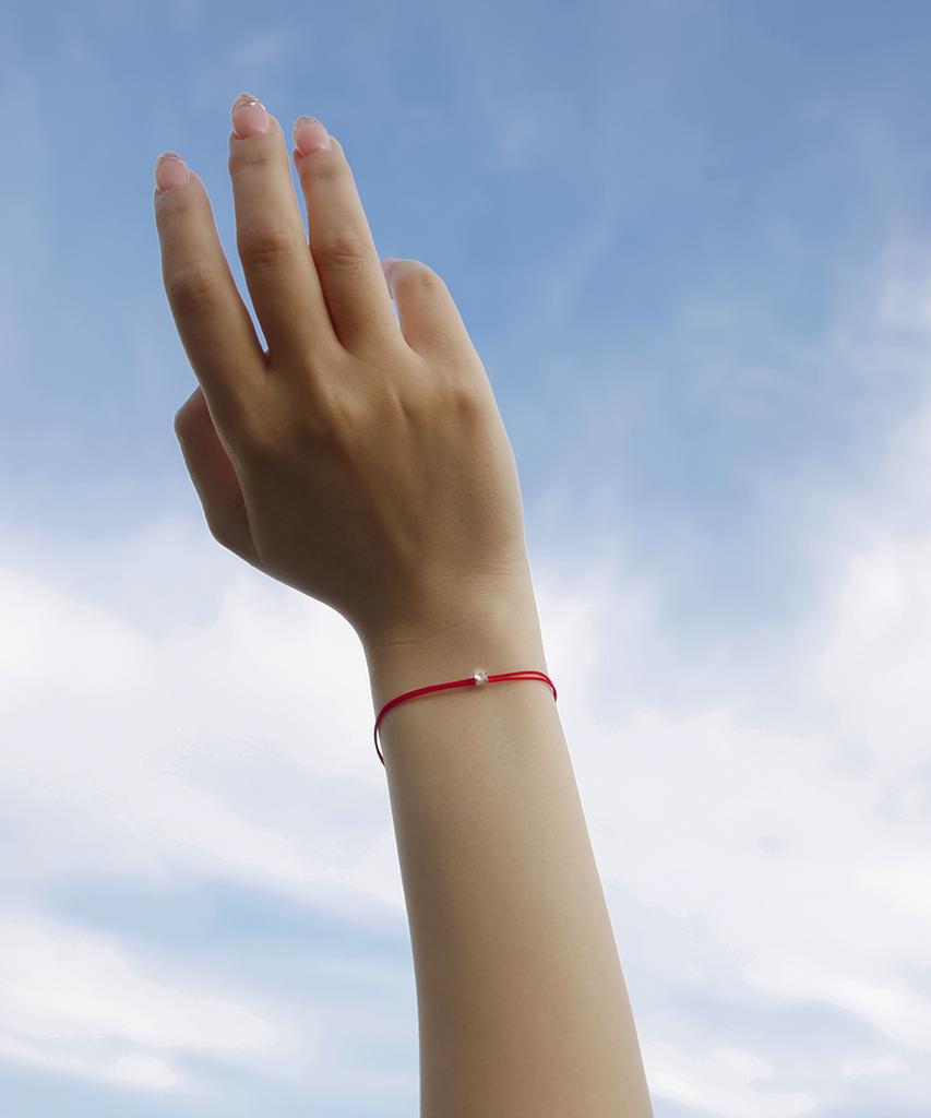 Begins Larin Asher Thread Bracelet Red Pink