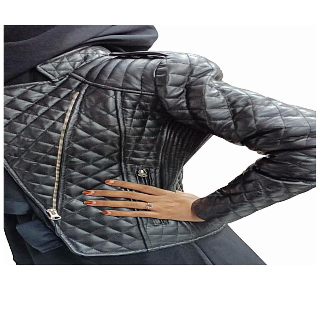 Damen Schwarzes ECHTES Lammleder aus weichem Leder, gesteppte Bikerjacke, Motorradjacke, Moto-Jacke, Slim Fit, stilvolle ZIPPER-Jacke, Damenjacke, Ehefrau-Geschenk