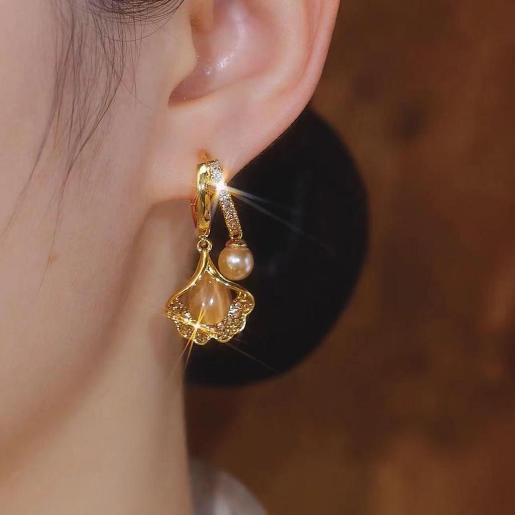 Ginkgo Leaf Pearl Ear Cuffs: Vintage-Inspired, Versatile Earrings for Sophisticated Style